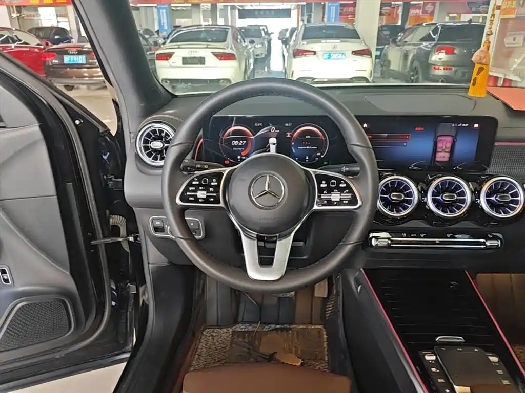 MERCEDES-BENZ GLB