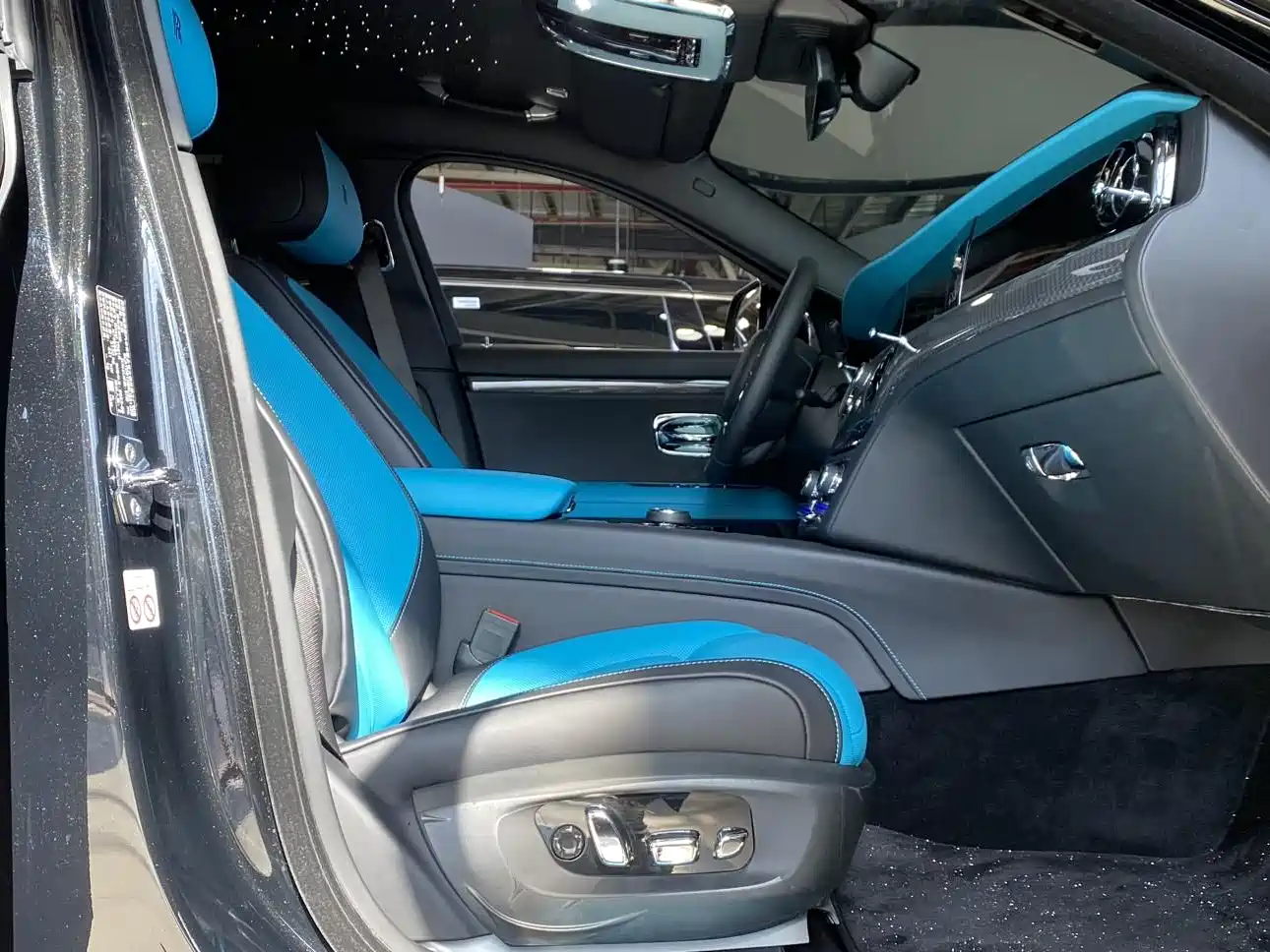 Rolls-Royce Ghost 2024 6.7T Black Badge фото 17