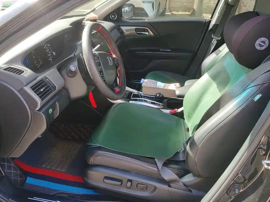 Photo 9 - Honda Accord