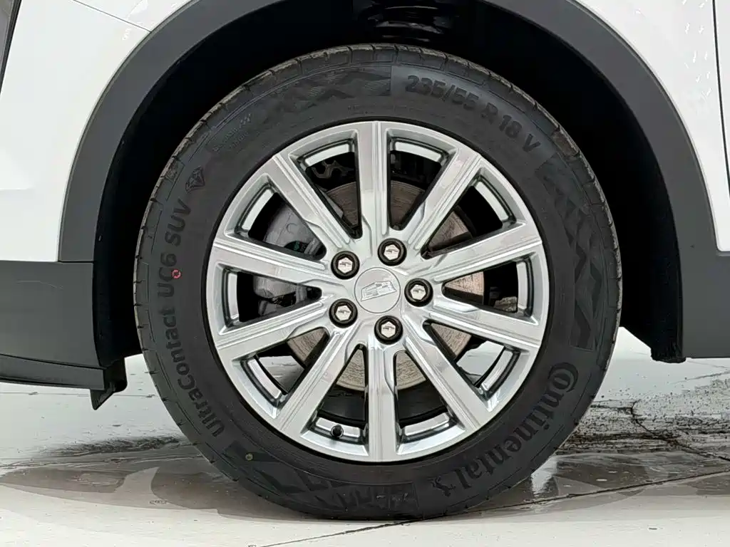 Фото 11 - Cadillac XT4