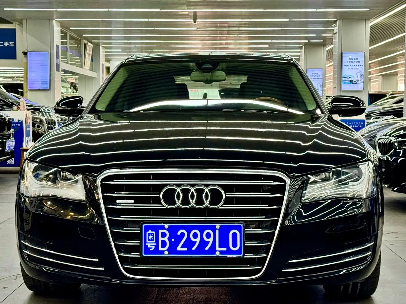Audi A8 2011 A8L 3.0 TFSI quattro Luxury (245kW) фото 2