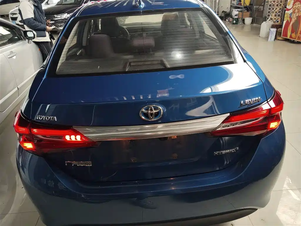 Toyota Levin 2016 Hybrid 1.8H GS E-CVT Elite Sunroof фото 6