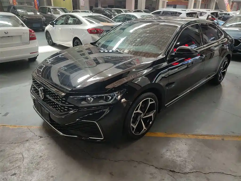 Volkswagen Passat 2023 Facelift 330TSI Starlight Luxury Edition
