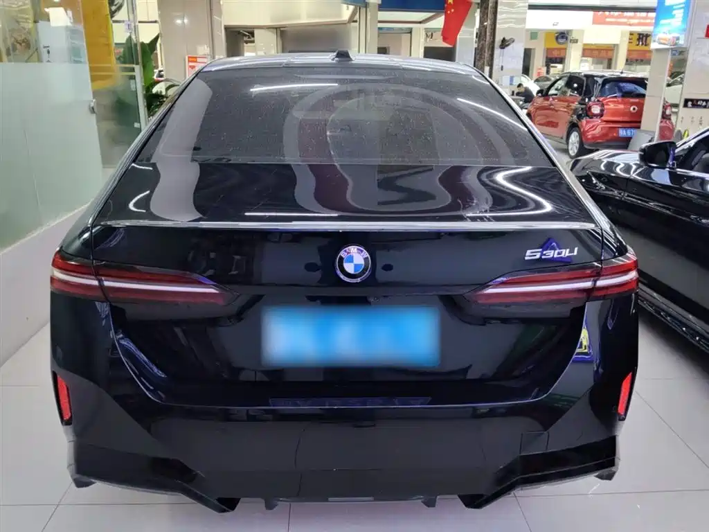 BMW 5 Series 2025 530Li Leading M Sport Package фото 4