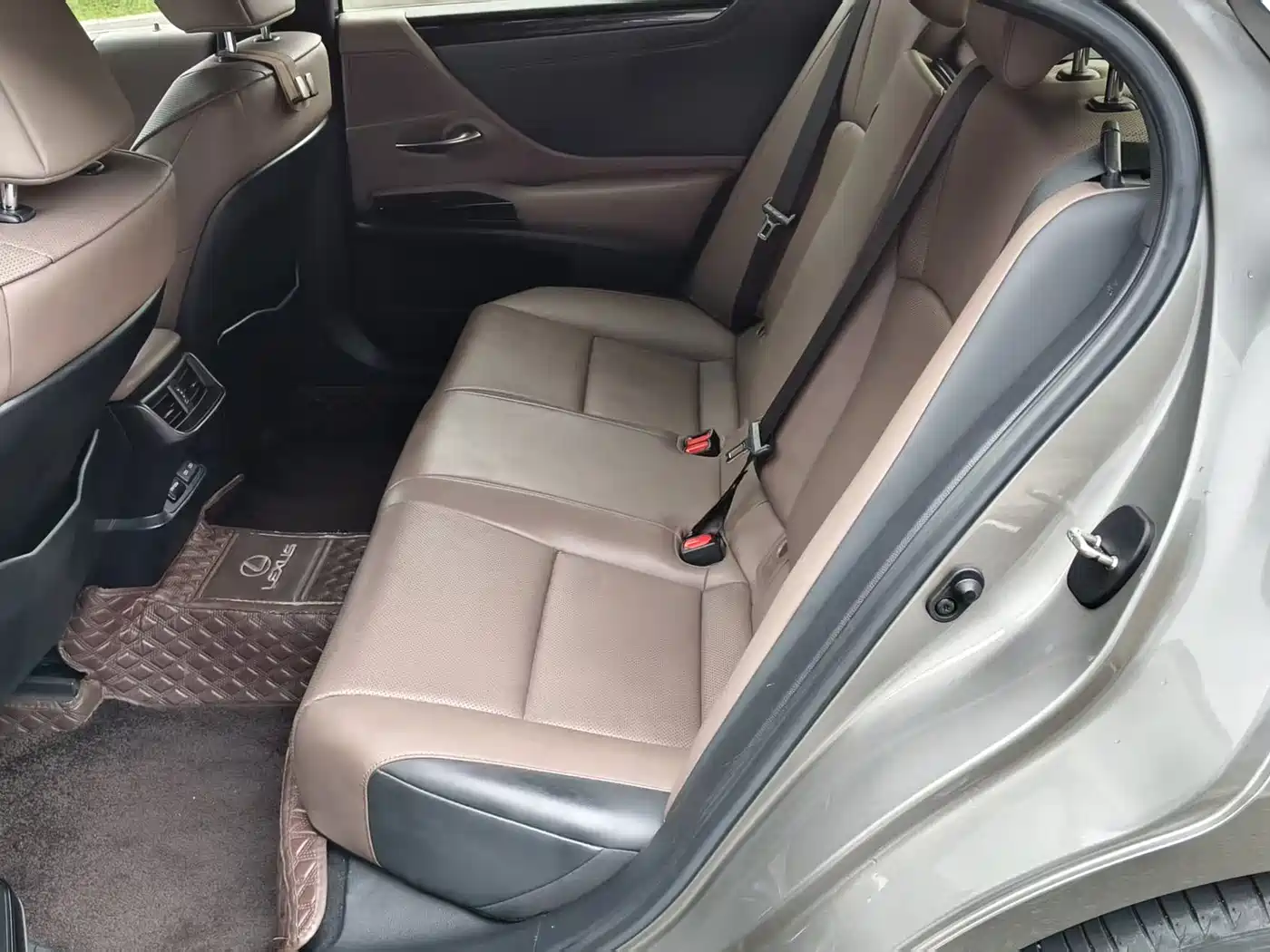 Lexus ES 2022 200 Excellence Edition фото 14