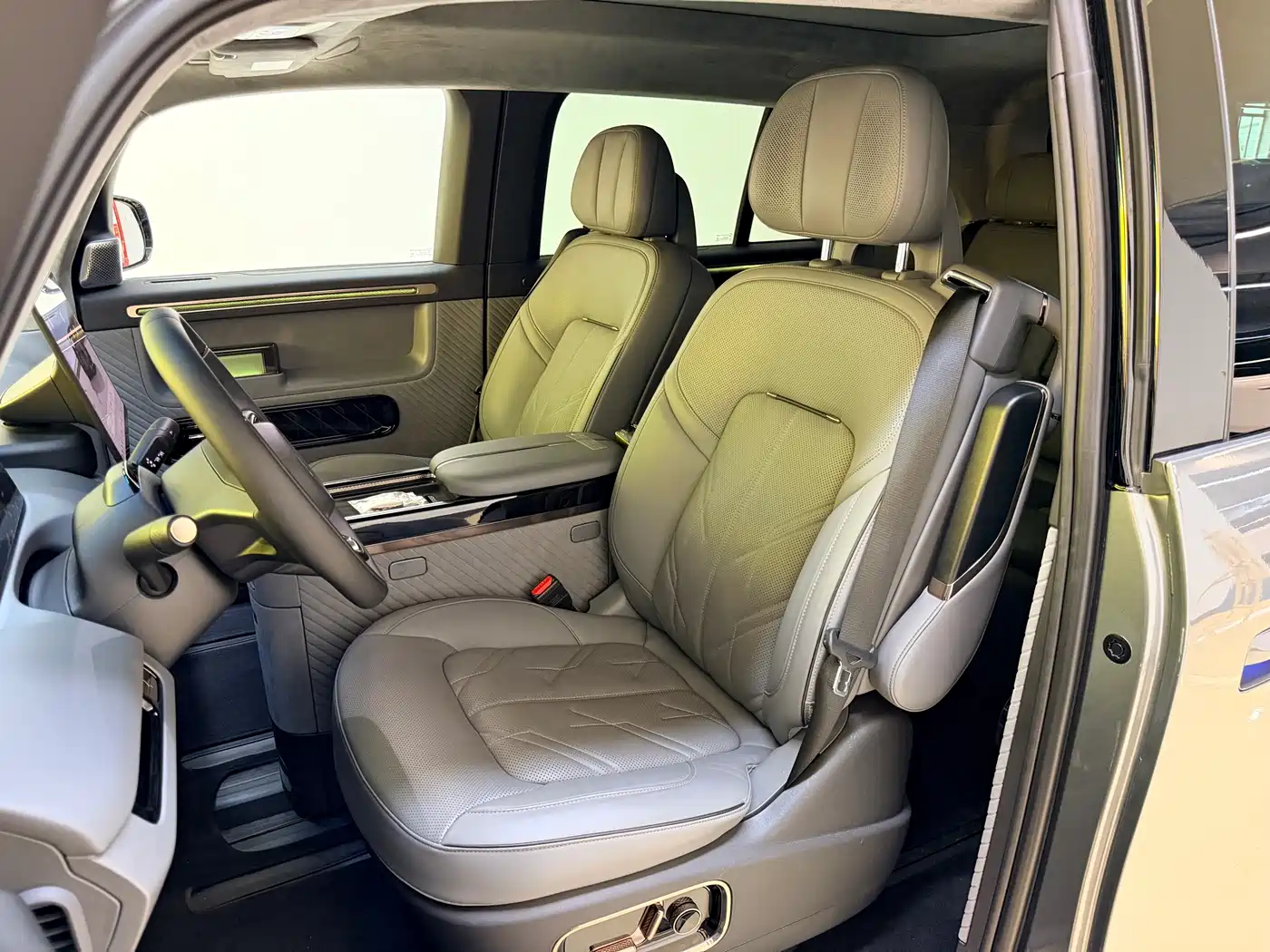 Zeekr MIX 2025 Long Range Intelligent Driving Edition фото 9