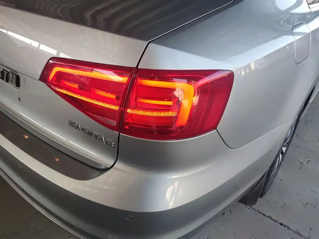 Volkswagen Sagitar 2015 230TSI Automatic Luxury фото 8