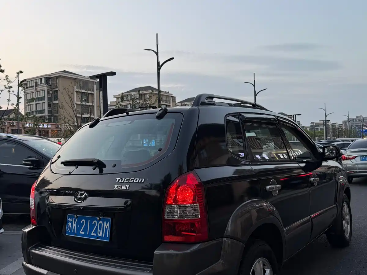 Hyundai Tucson 2009 2.0L Automatic 2WD Sunroof фото 10