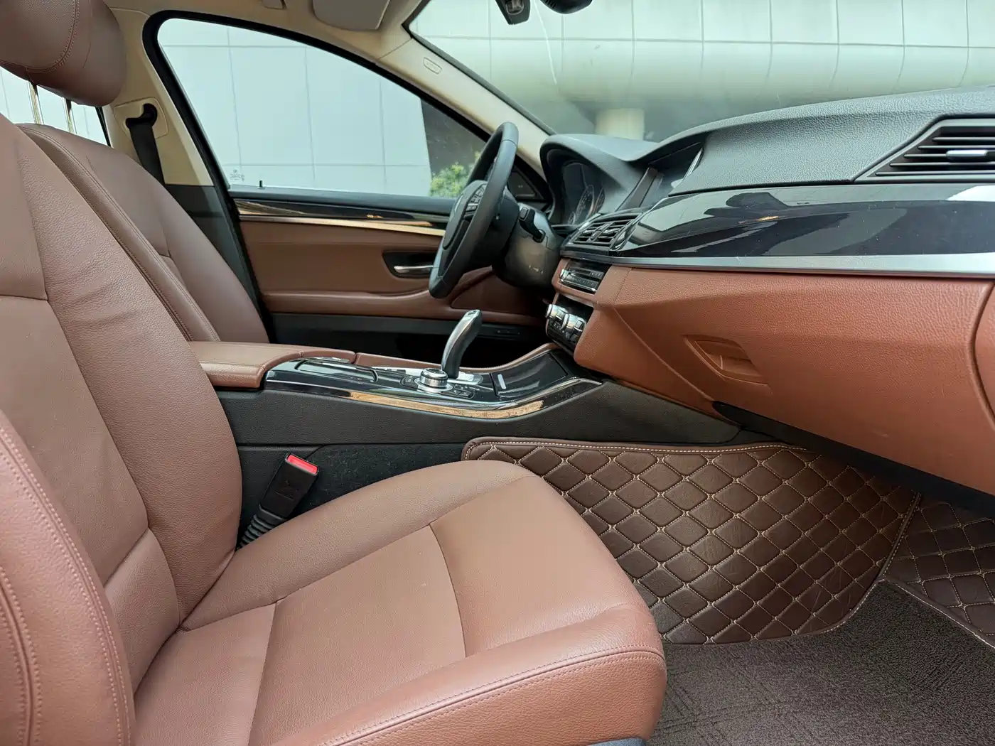 BMW 5 Series 2014 520Li Elegance фото 15
