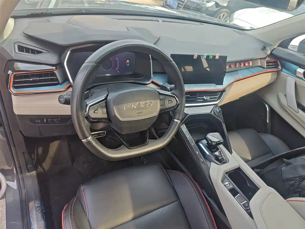 Lynk & Co 06 2020 1.5T Halo фото 10