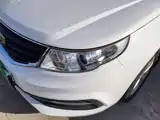 Фото 24 - Geely Vision