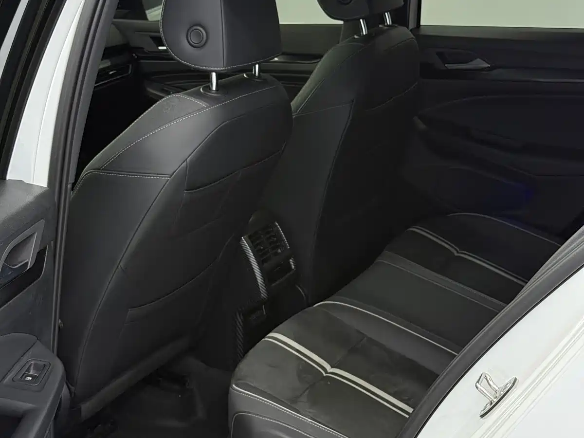 Volkswagen Golf 2021 280TSI DSG R-Line фото 8