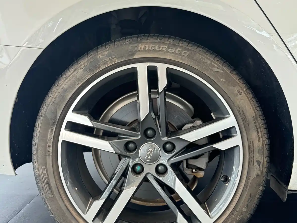 Audi A4L 2020 40 TFSI Luxury Dynamic фото 13