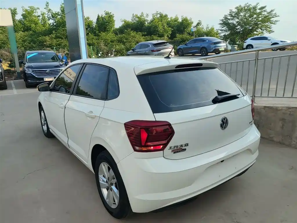Volkswagen Polo 2019 Plus 1.5L Automatic Panorama Enjoyment Edition фото 5