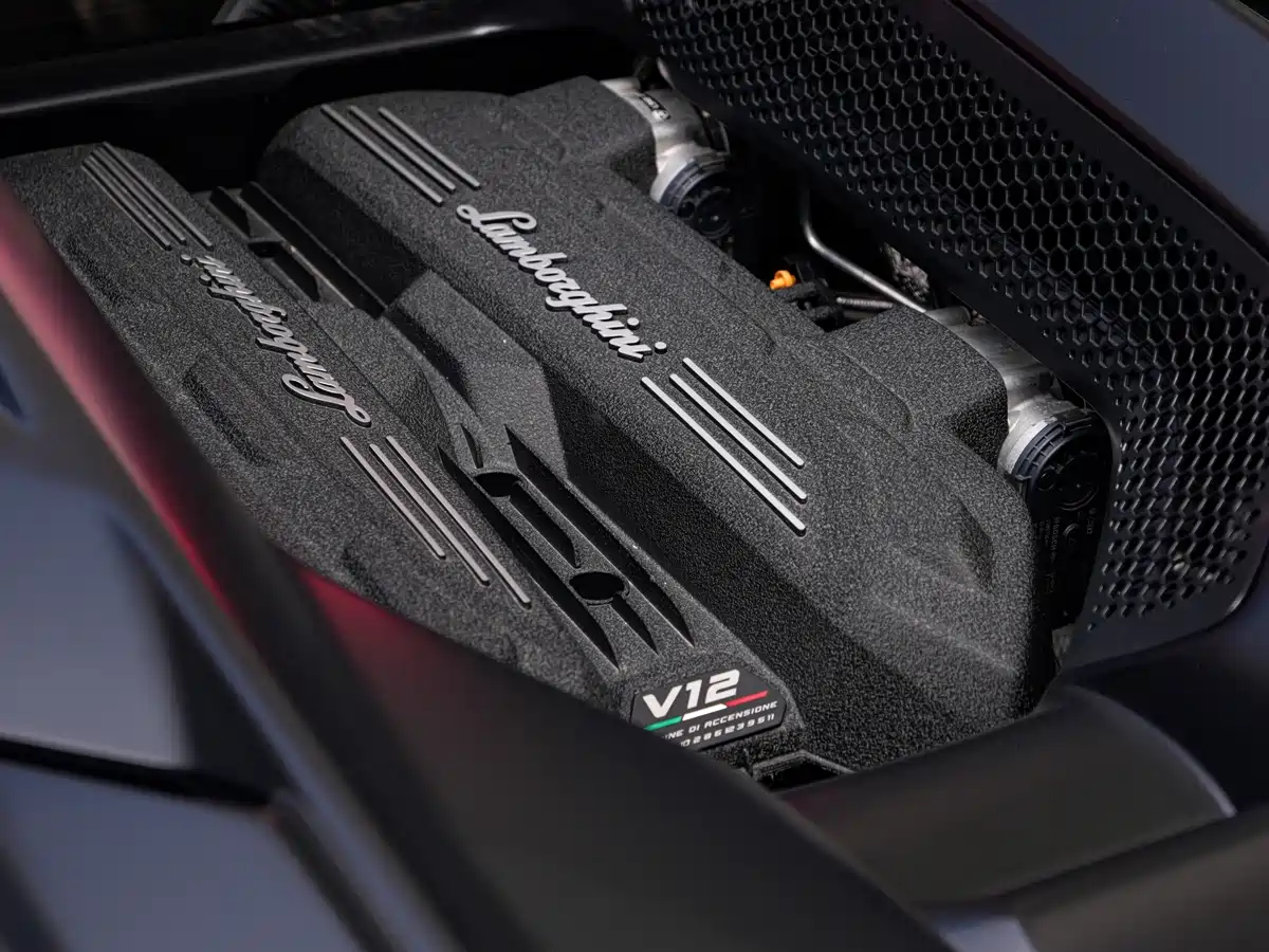 LAMBORGHINI REVUELTO