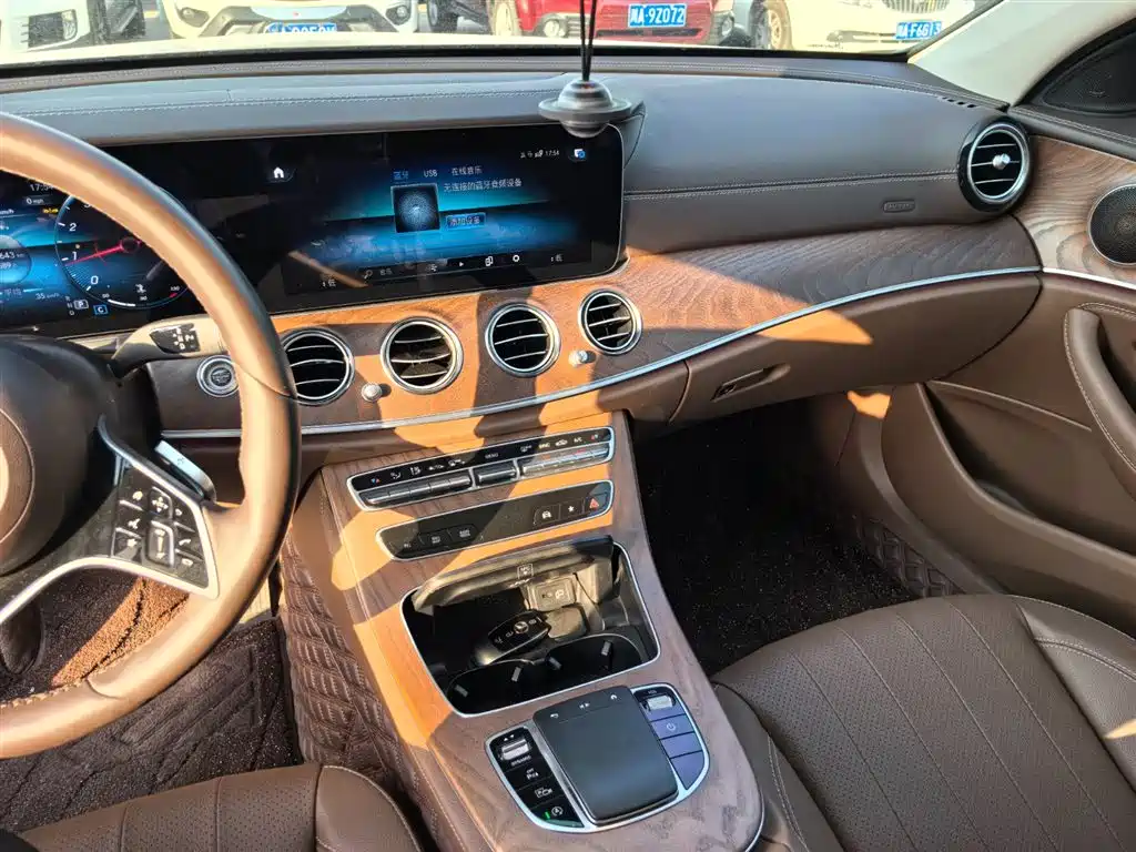 Mercedes-Benz E-Class 2023 E 300 L Fashion фото 14