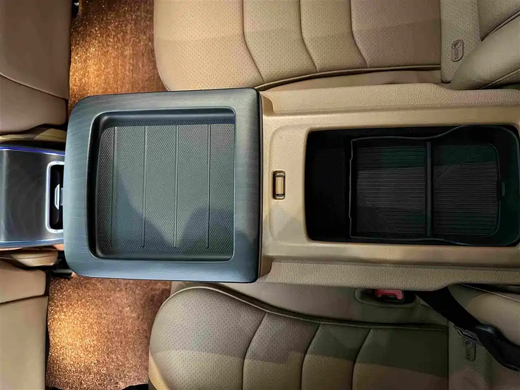 Фото 26 - Mercedes-Benz E-Class