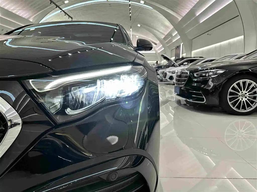 Фото 36 - Mercedes-Benz E-Class