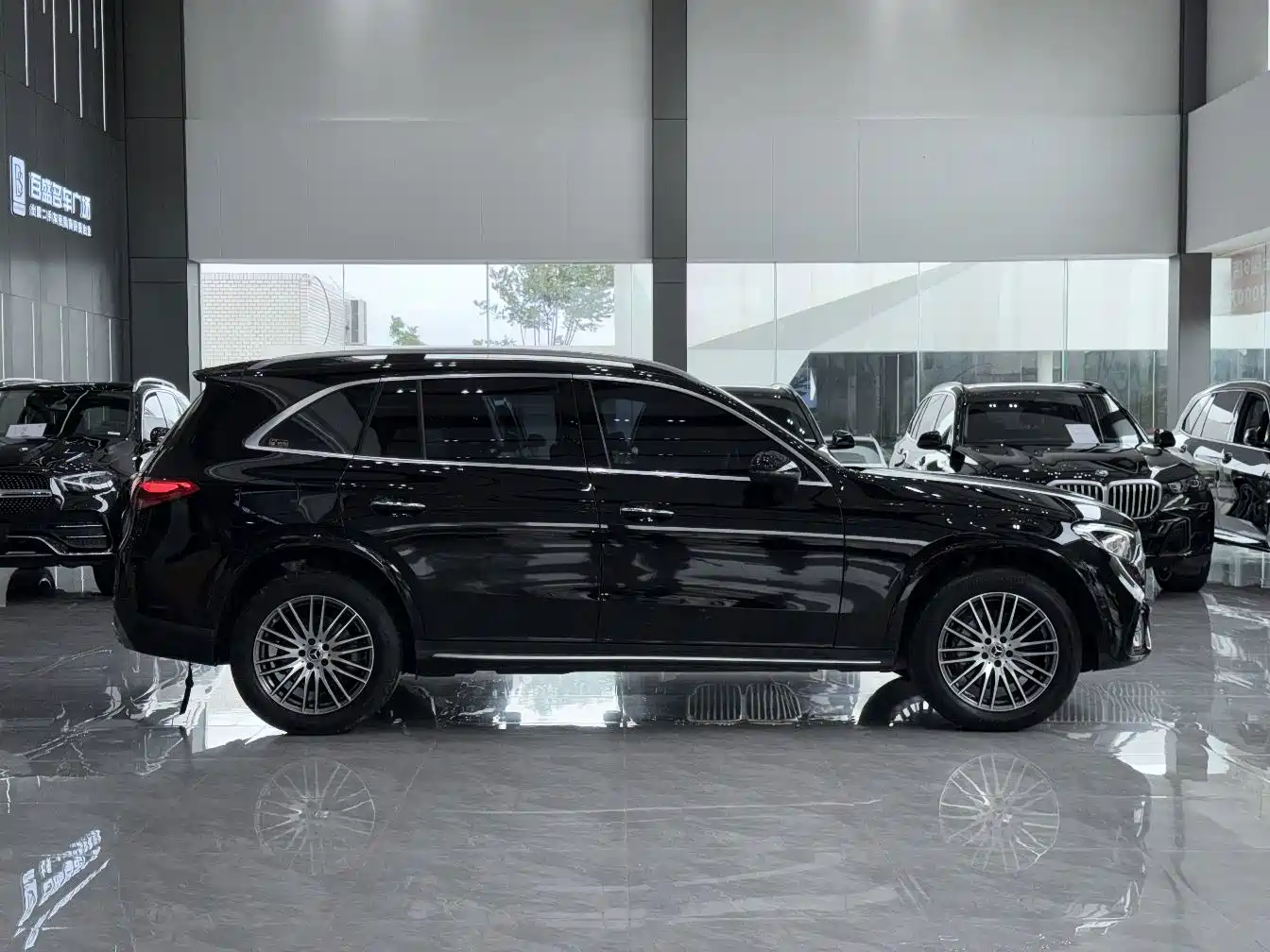 Фото 8 - Mercedes-Benz GLC