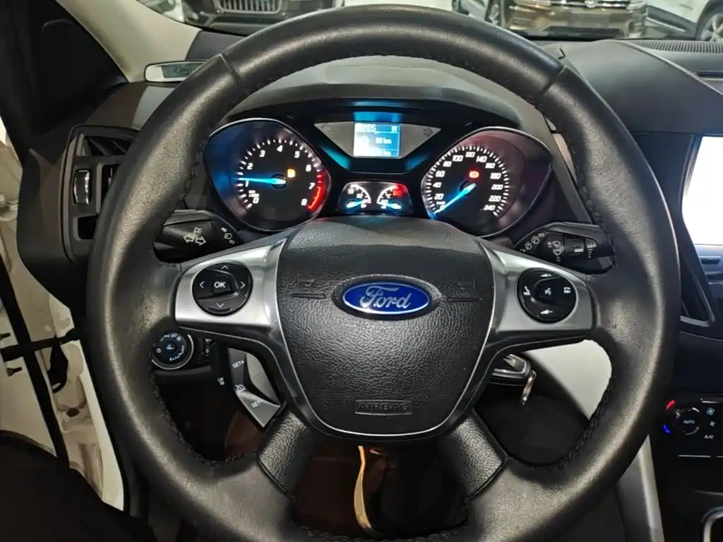Фото 11 - Ford Kuga