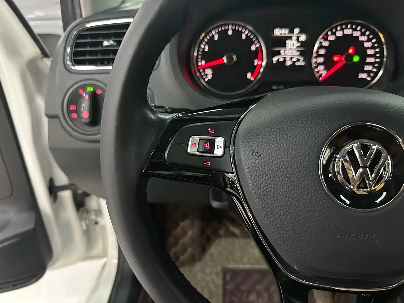 Volkswagen Polo 2018 1.5L Auto Comfort фото 12