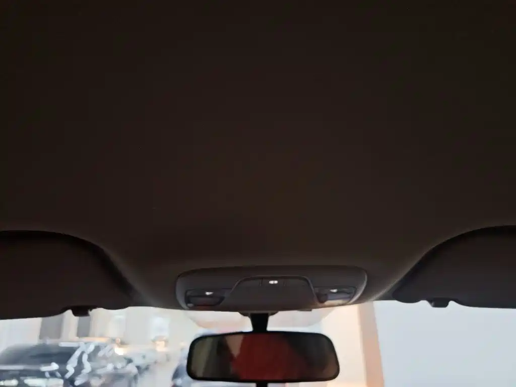 Фото 18 - Geely Coolray