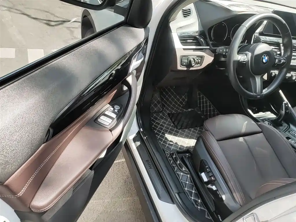 BMW X1 2022 sDrive25Li Leading фото 23