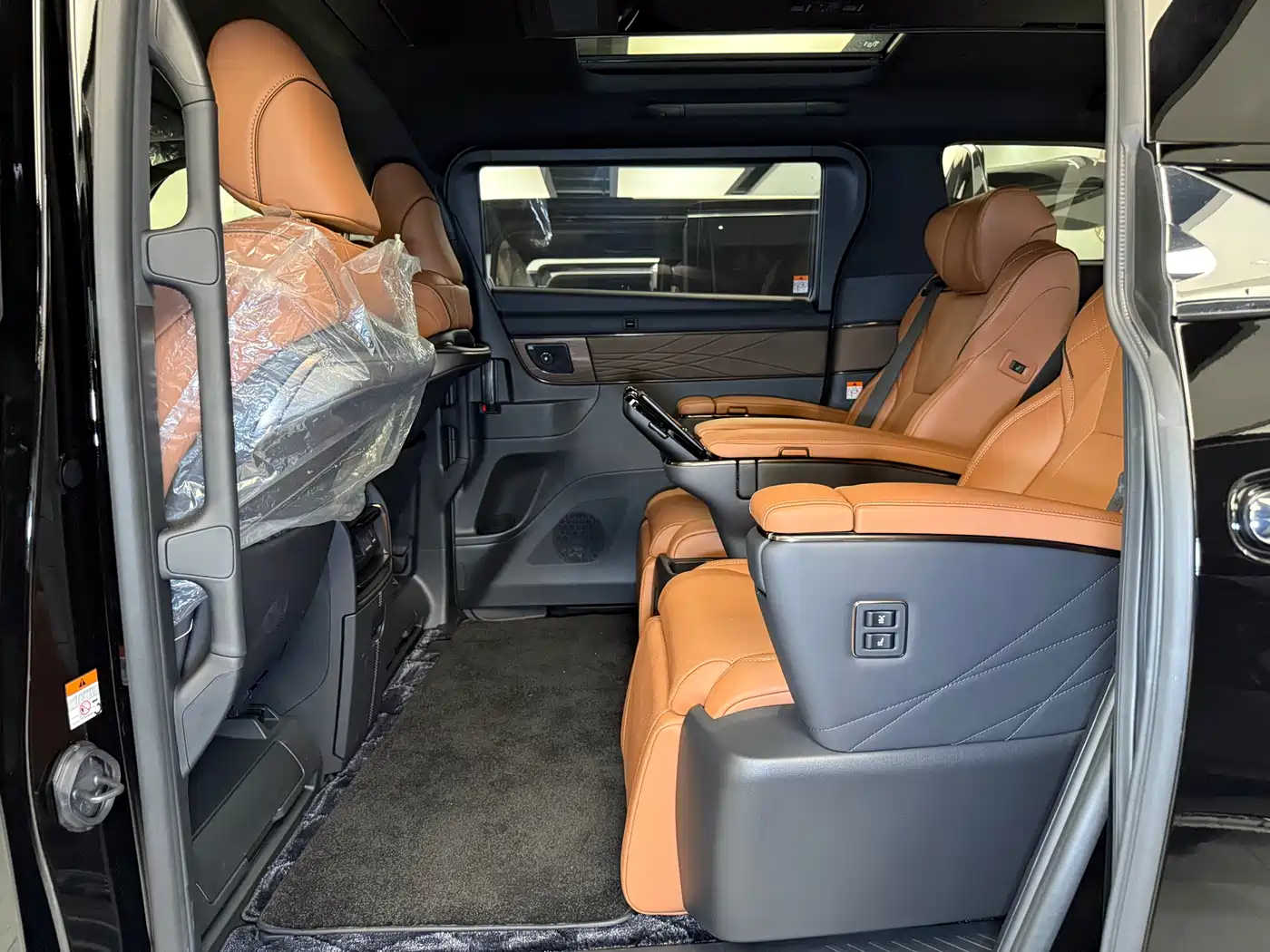 Toyota Vellfire 2024 Crown Hybrid 2.5L Executive Premium Edition фото 11