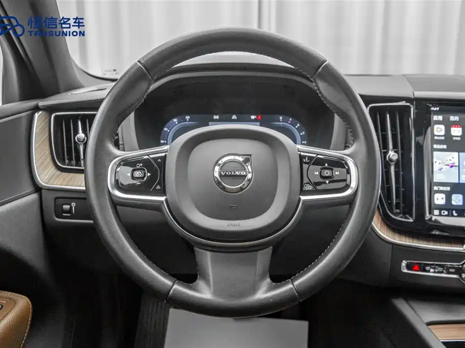 Фото 17 - Volvo XC60