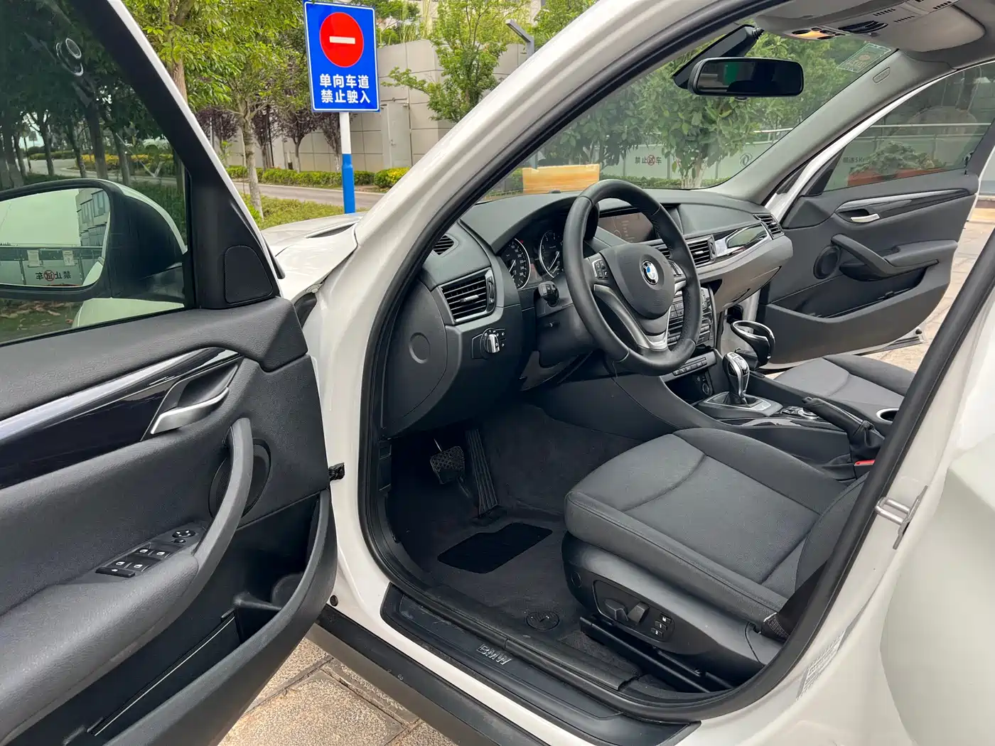 BMW X1 2015 Model sDrive18i Leading Advanced Edition фото 4