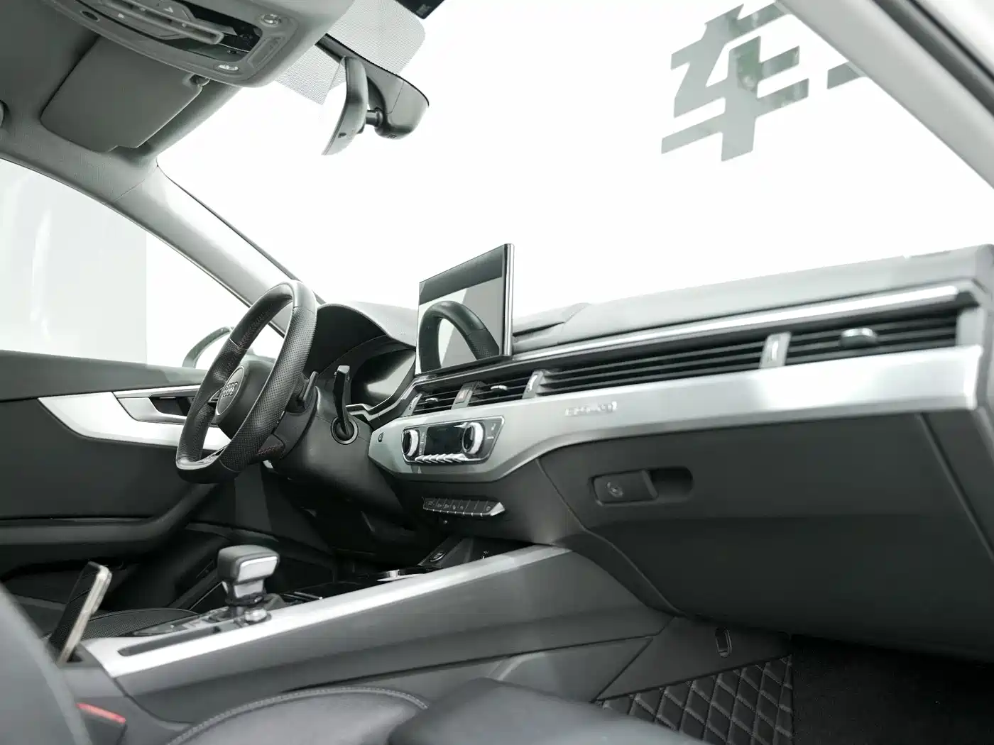 Audi A4L 2020 40 TFSI quattro Luxury Dynamic фото 12
