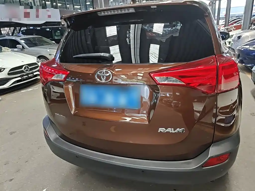Toyota RAV4 Rongfang 2015 2.0L CVT 2WD Trend Edition фото 6