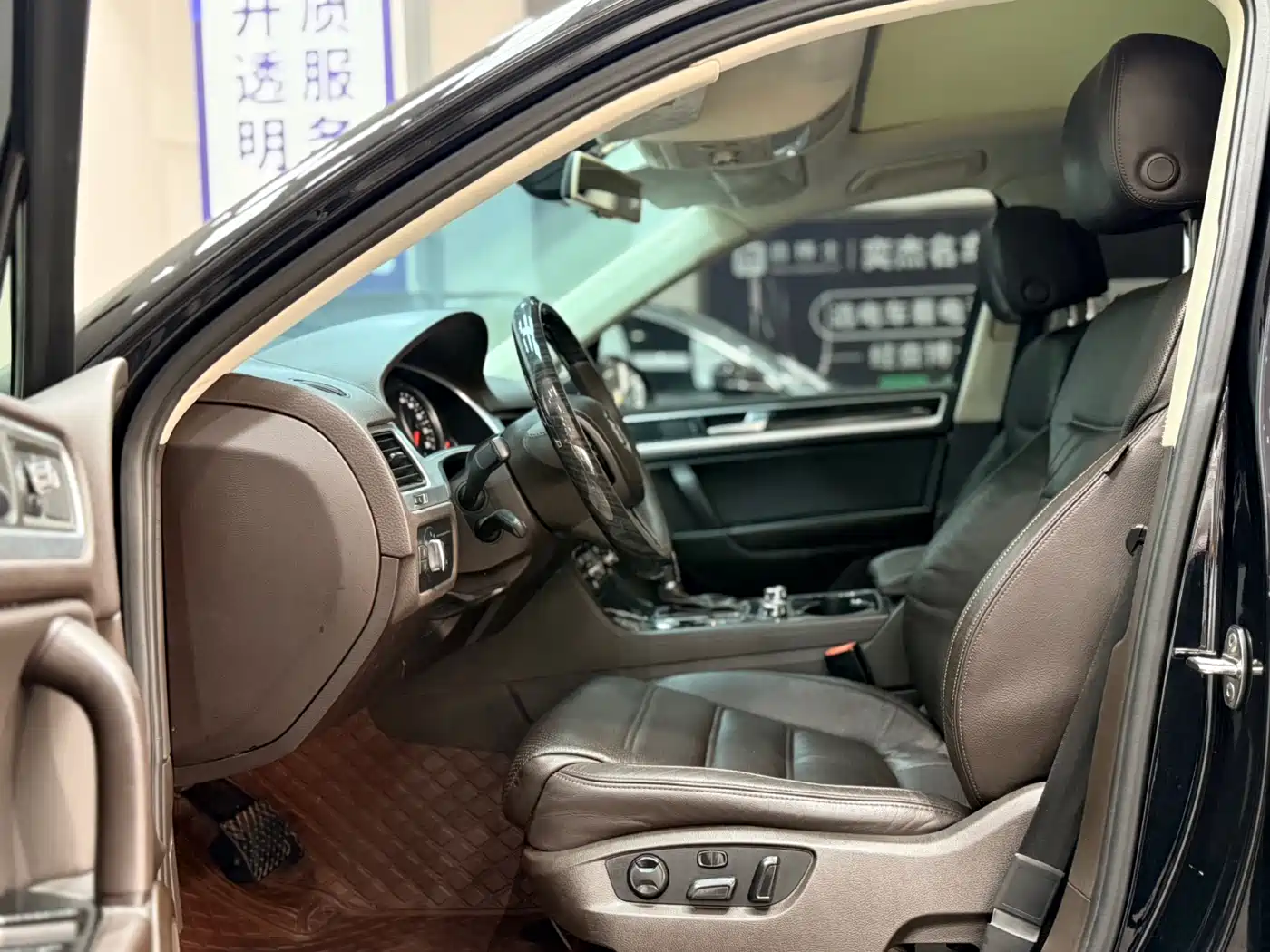 Volkswagen Touareg 2011 3.0TDI Diesel Comfort фото 4