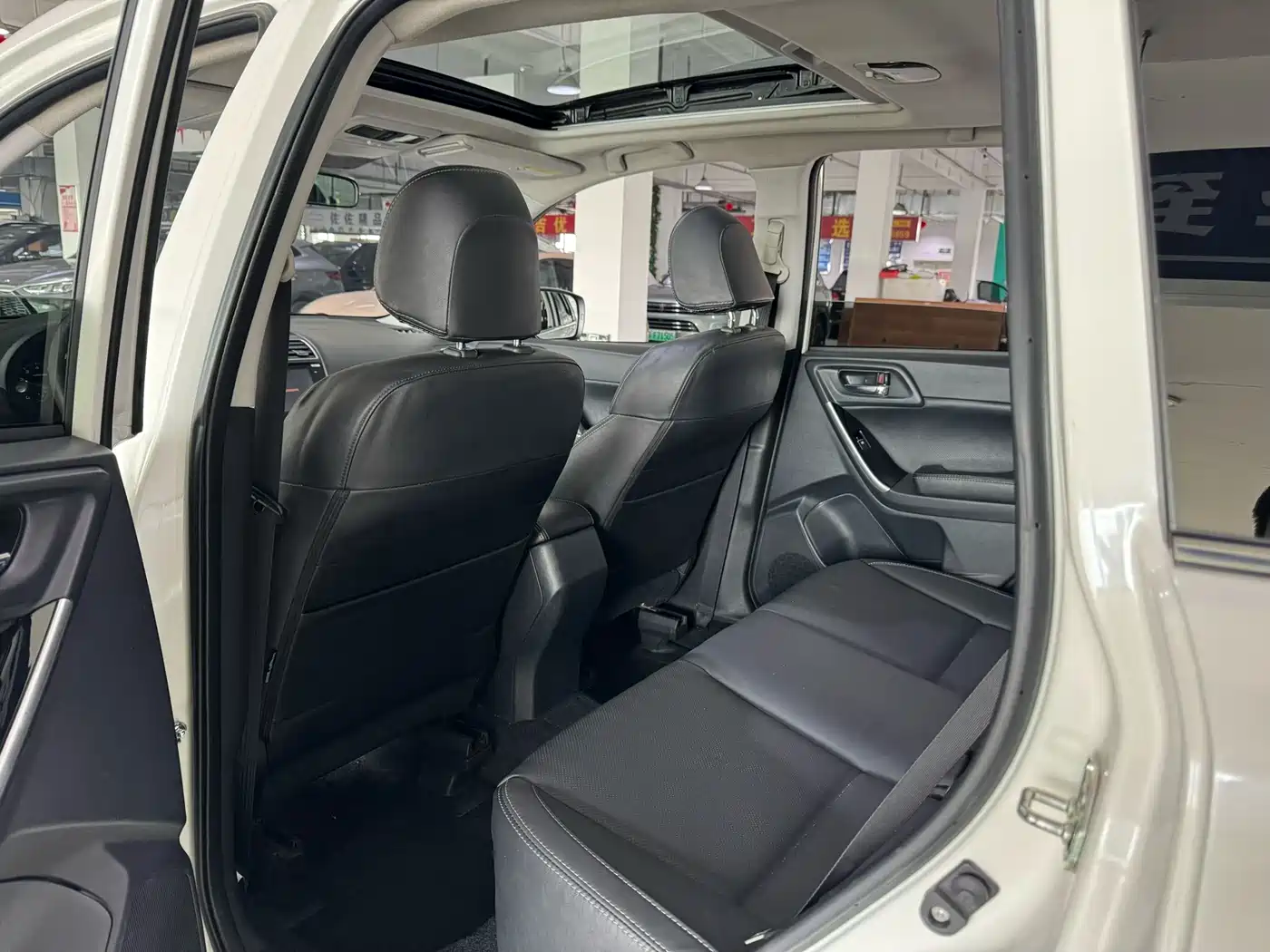 Subaru Forester 2016 2.0i Luxury Navigation Edition фото 8