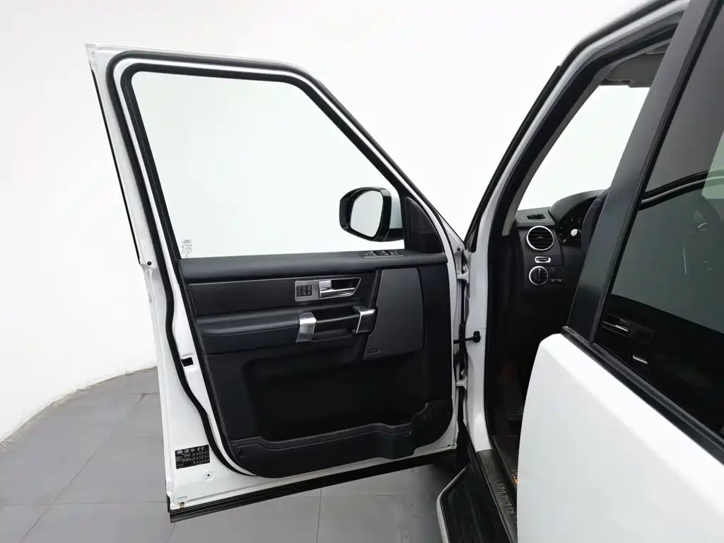 Photo 8 - Land Rover Discovery