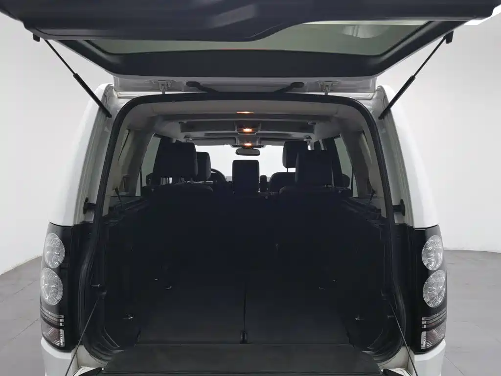 Фото 16 - Land Rover Discovery