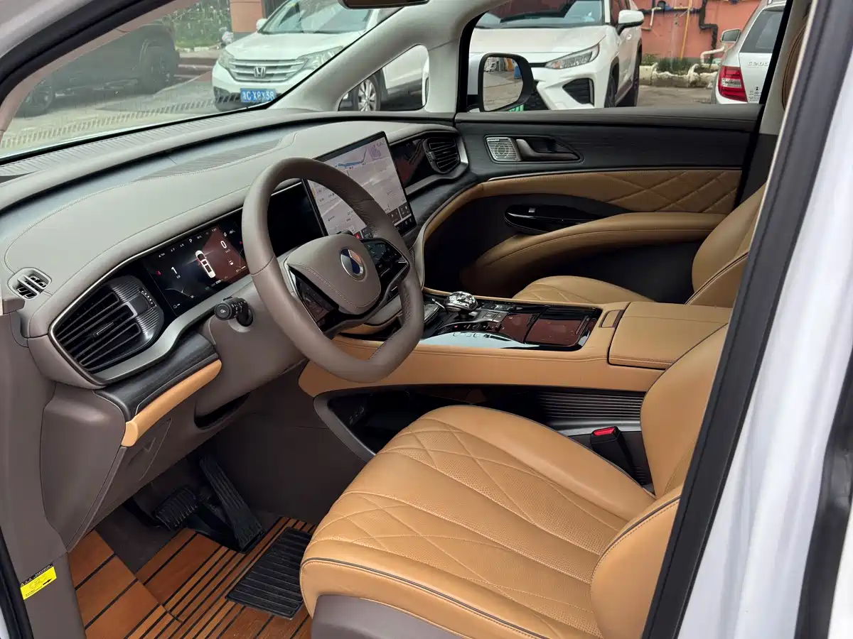 Denza D9 2022 DM-i 970 AWD Flagship фото 17