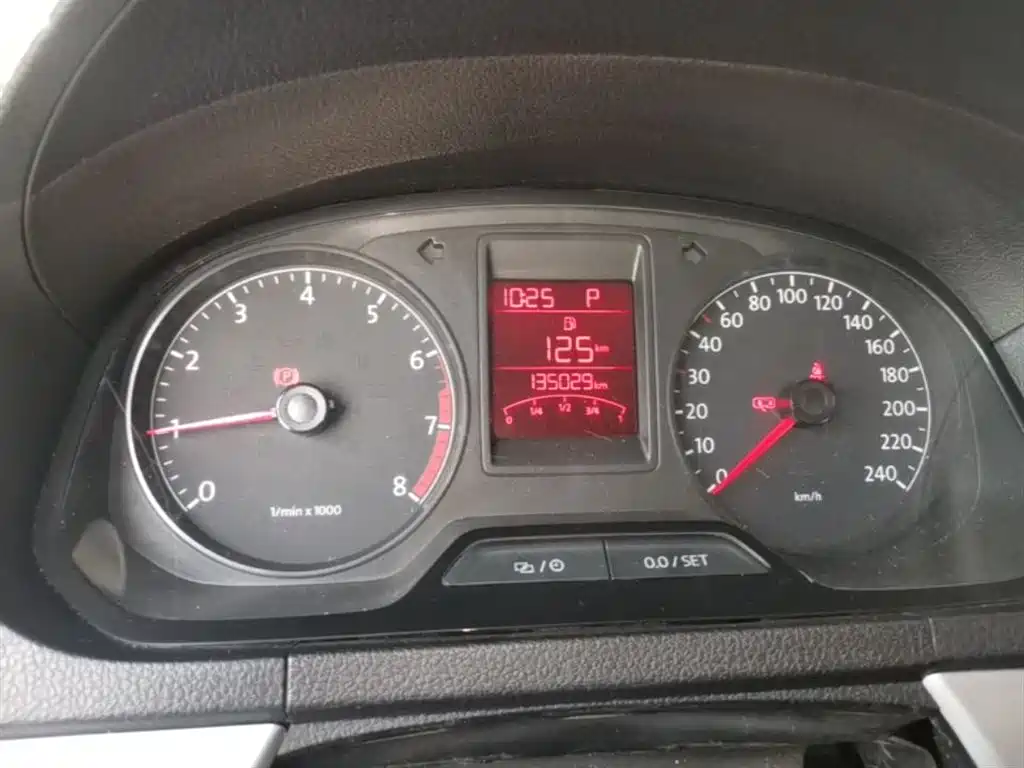 Volkswagen Jetta 2015 1.6L Auto Comfort фото 12