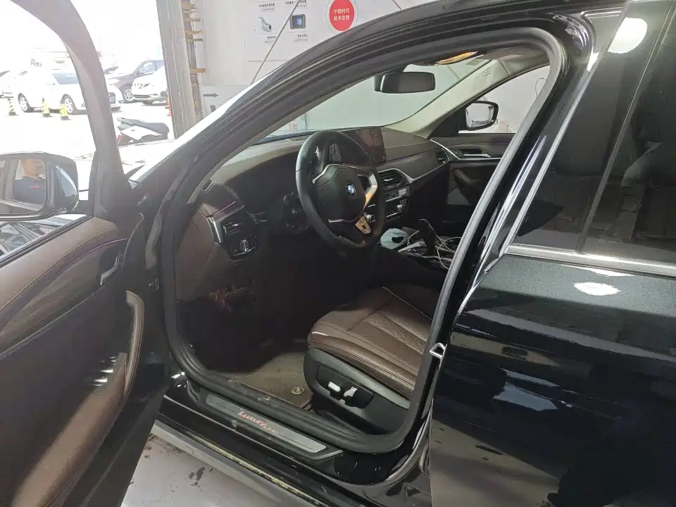 BMW 5 Series 2021 530Li Leading Luxury Package фото 9