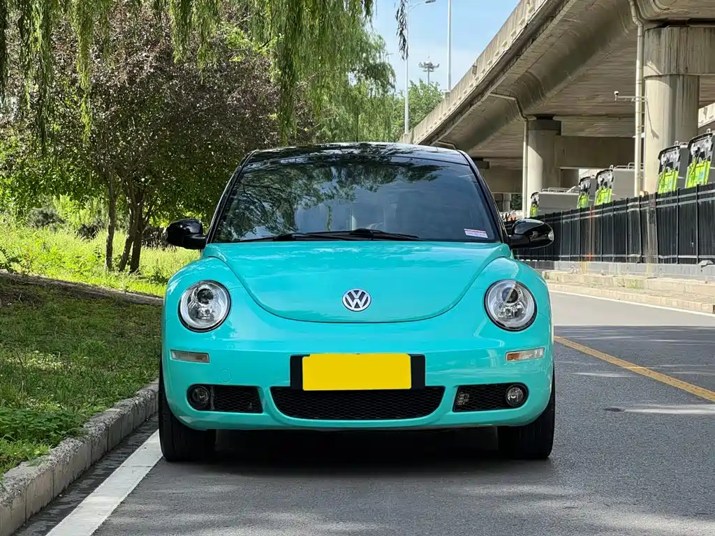 Volkswagen Beetle 2010 Model 2.0 BlackOrange Comfort Edition фото 2