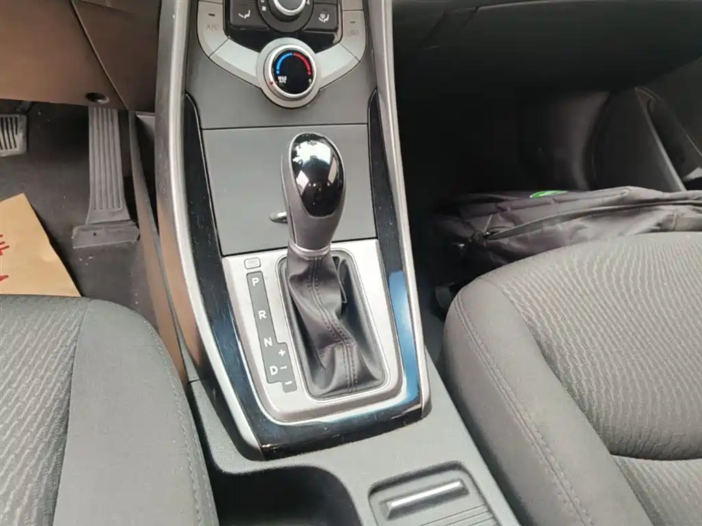 Hyundai Langdong 2016 1.6L Automatic Premium Edition фото 14