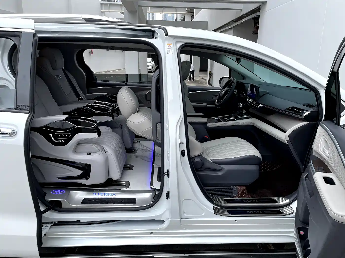 Toyota Sienna 2021 2.5L Hybrid Comfort Edition фото 17