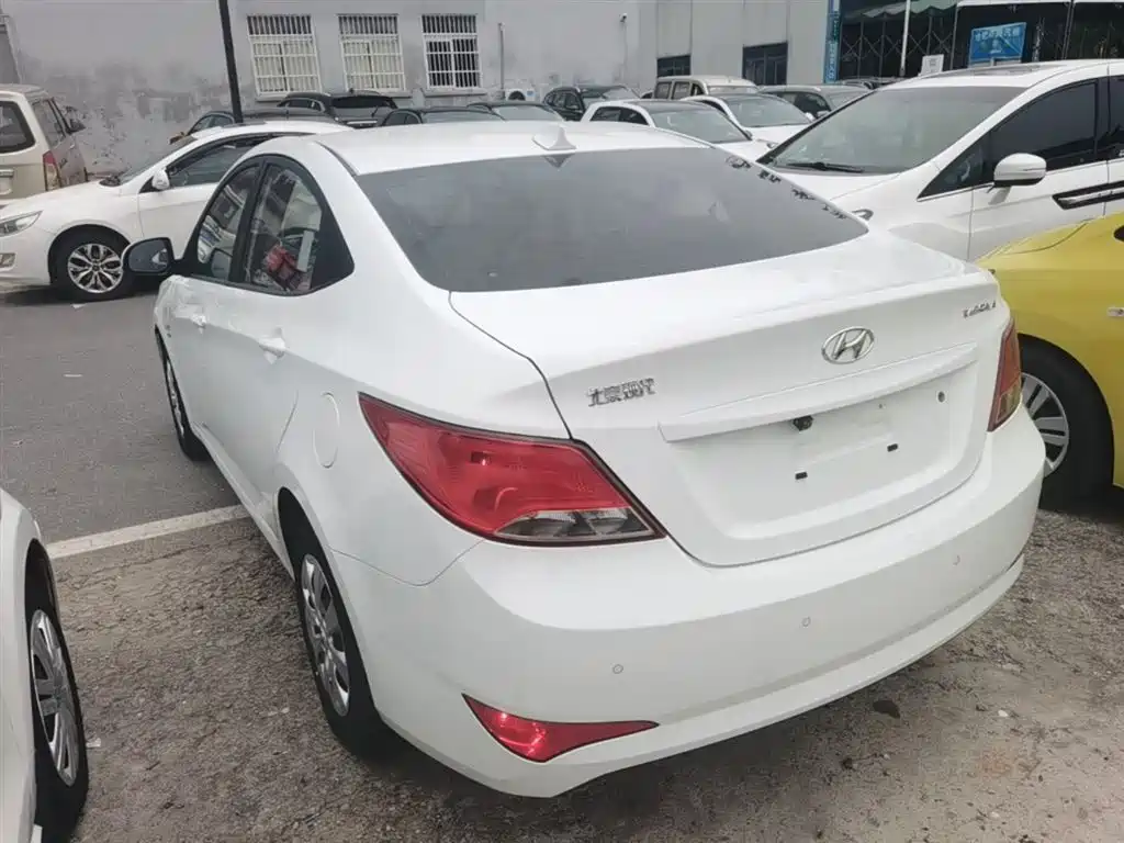 Hyundai Verna 2014 1.4L Manual Smart GLS фото 5
