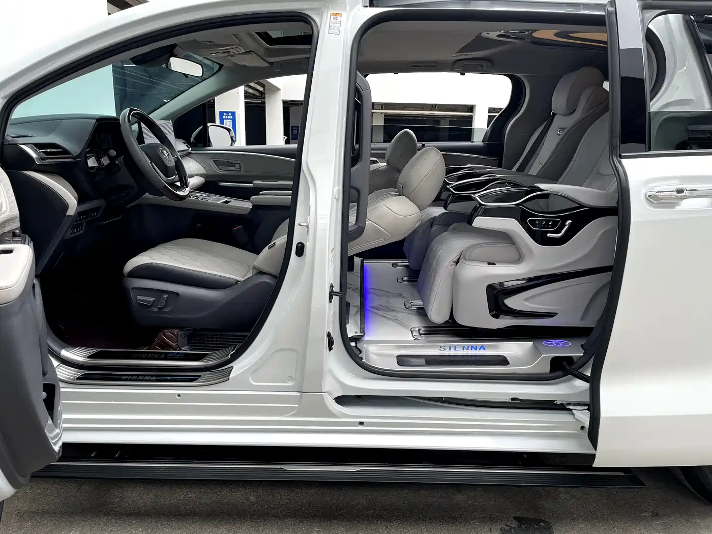 Toyota Sienna 2021 2.5L Hybrid Comfort Edition фото 19