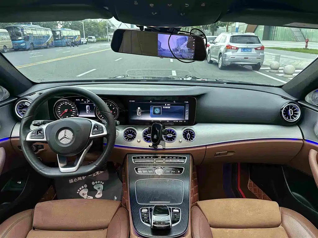 صورة 5 - Mercedes-Benz E-Class