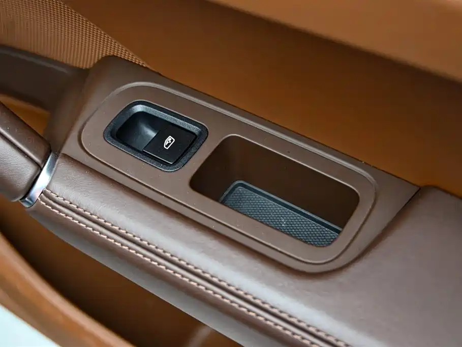 Porsche Cayenne New Energy 2023 Cayenne E-Hybrid 2.0T Platinum Edition фото 30