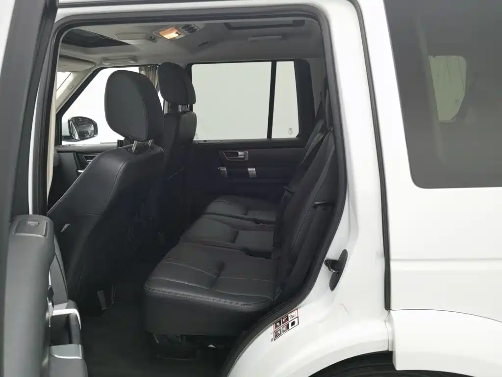 Photo 15 - Land Rover Discovery