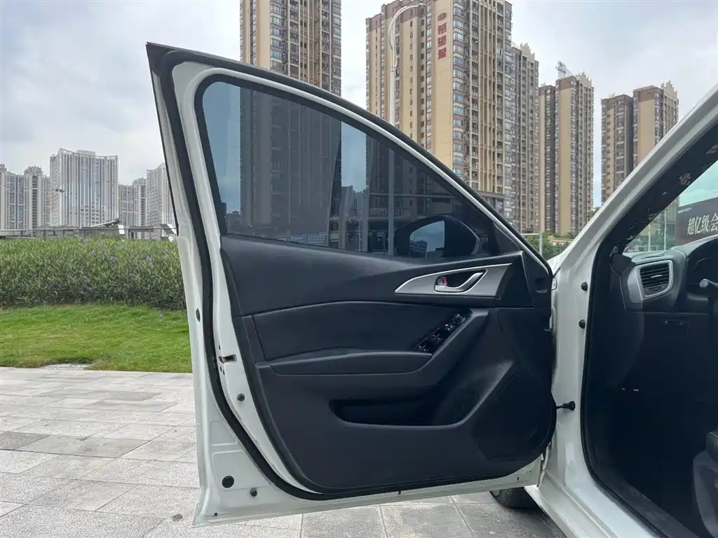 Mazda Mazda3 Axela 2017 Sedan 1.5L Automatic Luxury China V фото 11
