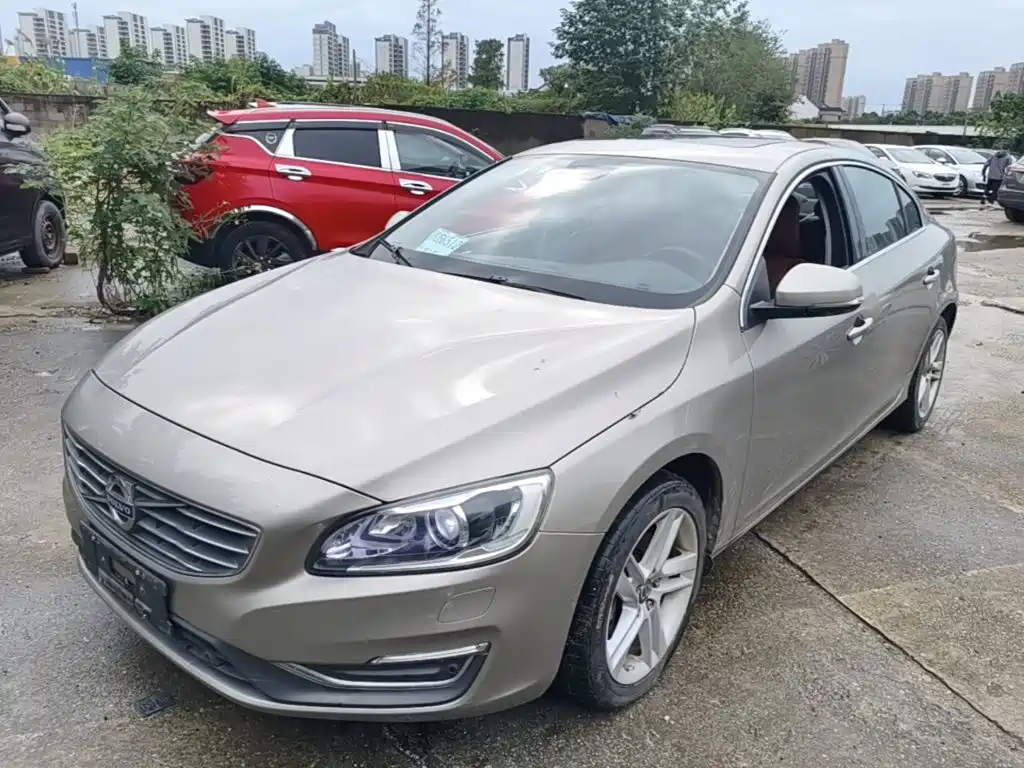 صورة 2 - Volvo S60