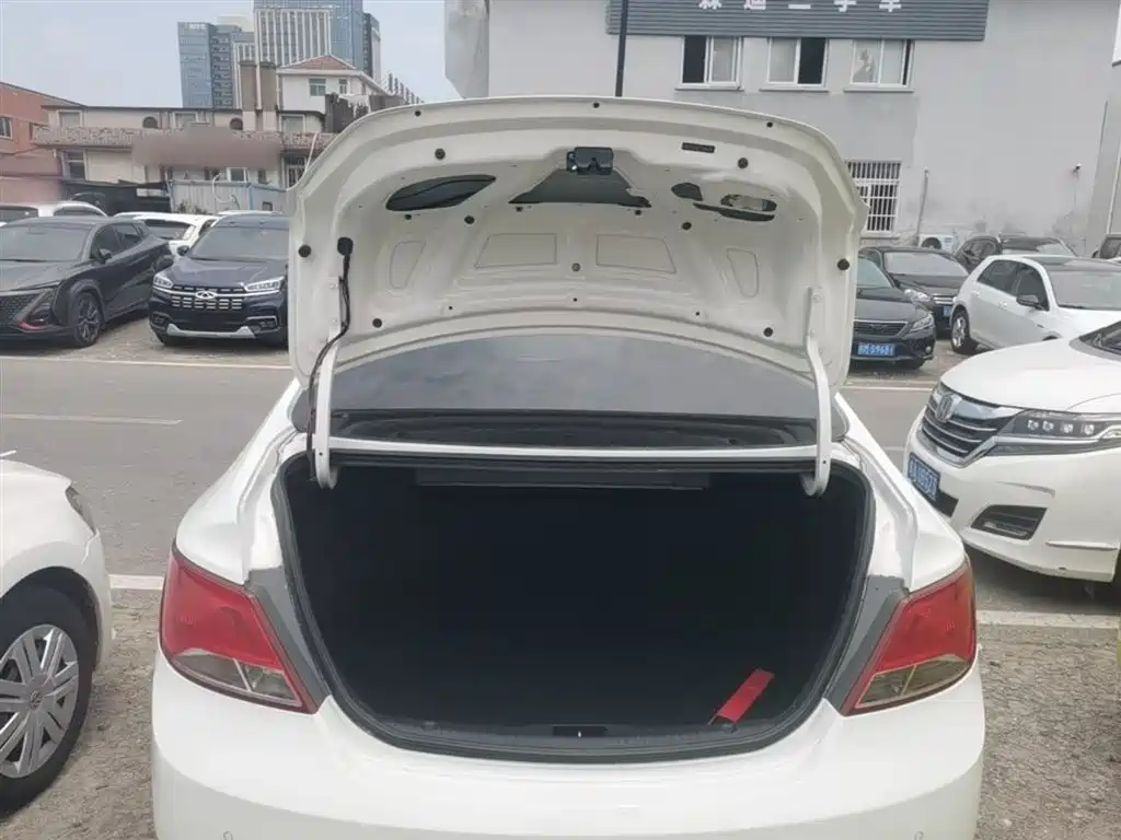 Hyundai Verna 2014 1.4L Manual Smart GLS фото 19